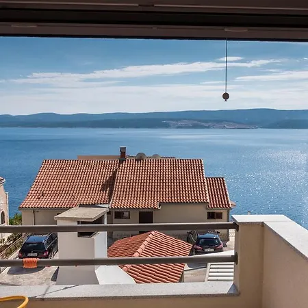 Marina Omis