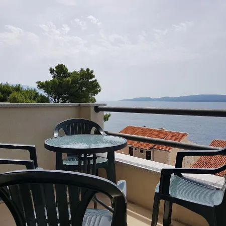 Marina Omis