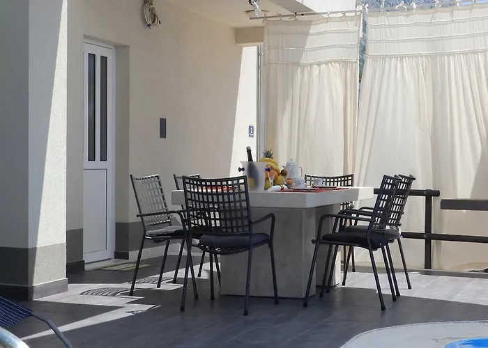 דירה Marina אומיס