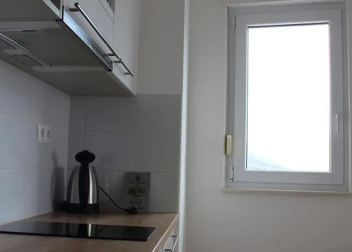 Marina דירה אומיס