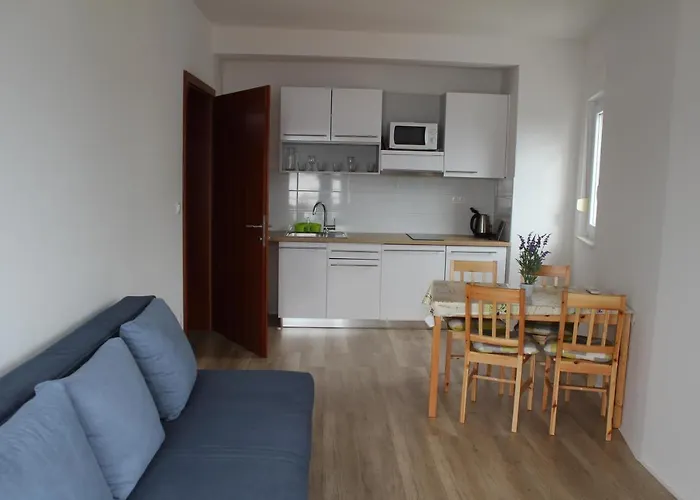 Marina דירה אומיס